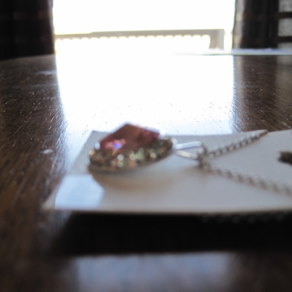 NWT pink crystals from swarovski necklace - Picture 3 of 7